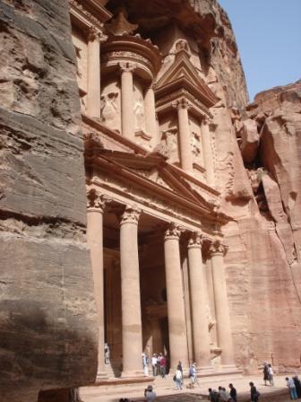 Petra, de 'Khazna', of 'Treasury' of 'Schat van de Farao', maar vermoedelijk een Nabate�sch koningsgraf.
